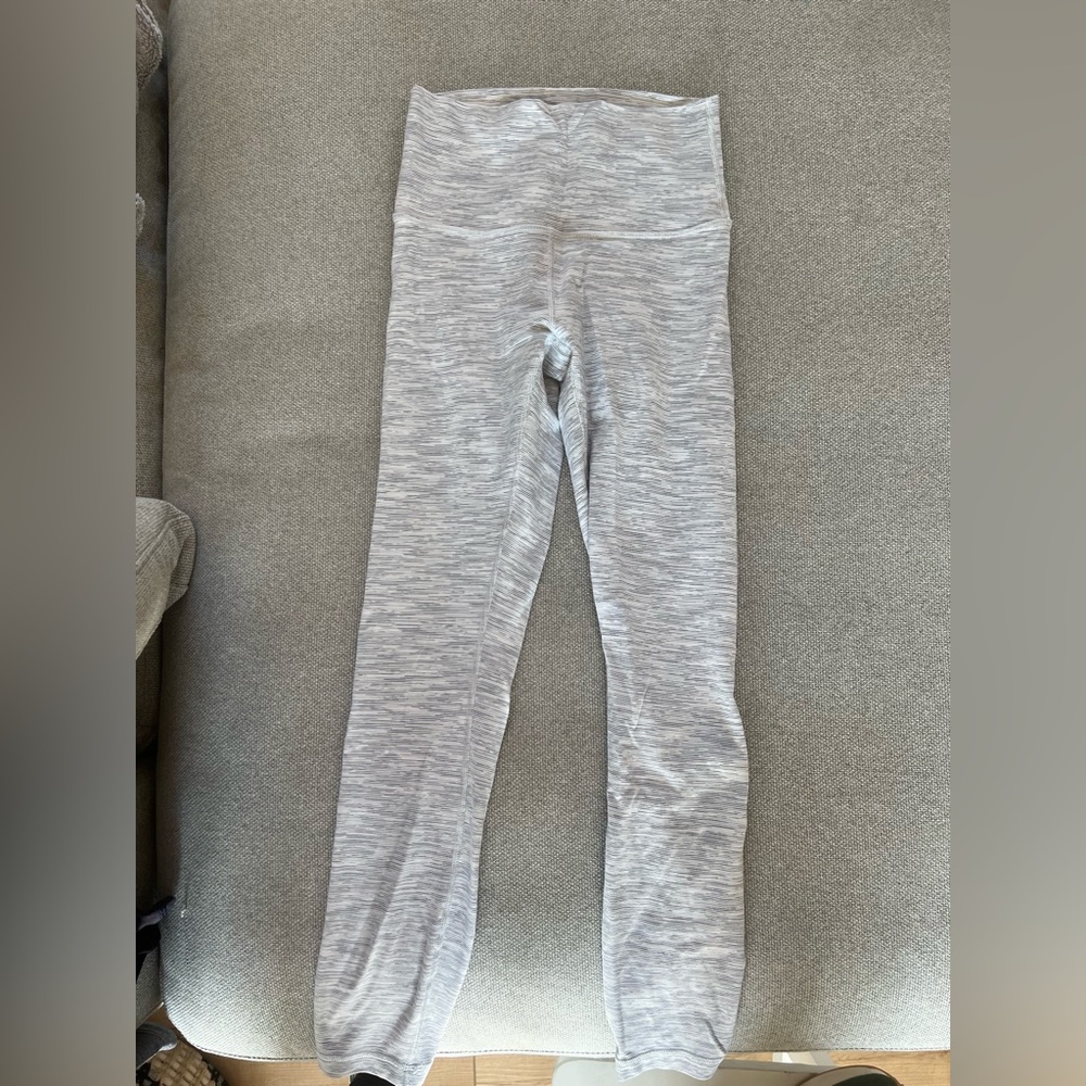 25” Lululemon leggings (Greyish white)